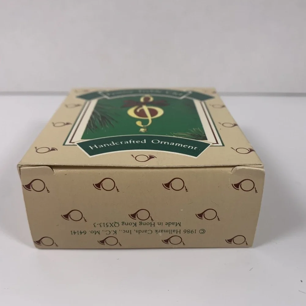Hallmark 1986 Vintage Keepsake Ornament‎ Festive Treble Clef Music